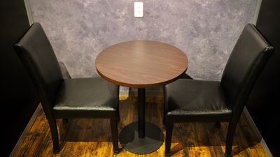 半個室のプライベートな空間を激安料金で提供　近くには飲食店コンビニ多数徒歩1分以内 - 半個室のレンタルスペース　FIMIT（フィミット）上野店