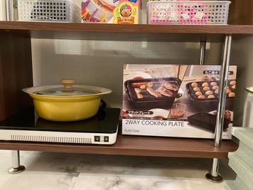 鍋＆IHクッカー・タコ焼き器はオプションです。 - わくわくカーニバル横浜3号 駅チカパーティルームの設備の写真