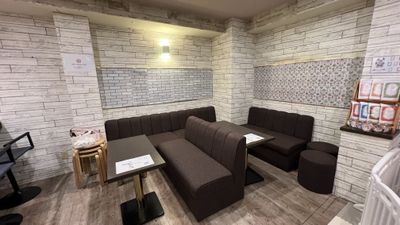 ソファー席（約１０名着席可） - 紅茶屋 417TEA レンタルスペース／多目的スペース／演奏練習などにもの室内の写真