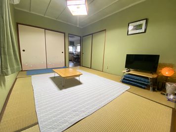 高松駅徒歩5分、駐車一台無料（予約必要） 一軒家の広い一階貸し出しの室内の写真