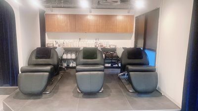 フルフラットシャンプーブース３台 - atelier six. レンタルヘアサロンの設備の写真