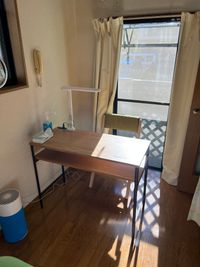 簡易的ですがネイルテーブルをご用意致しました。
 - シェアサロン　仙川の室内の写真