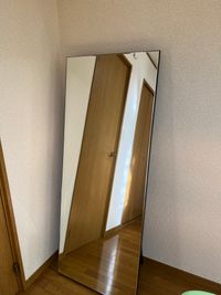鏡です。
姿勢など観たい方はお使いください。 - シェアサロン　仙川の室内の写真