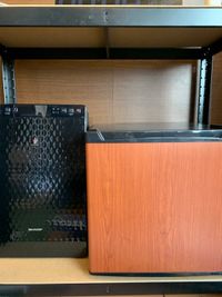 左：空気清浄機
右：冷蔵庫 - レンタルスペースAs ～遊びも仕事もこの部屋1つで～駅近2分の隠れ家的マルチスペースの設備の写真