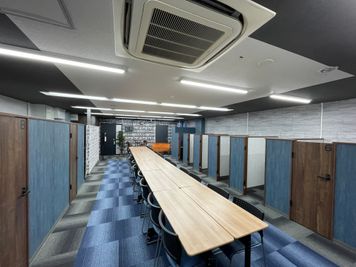 《VILLENTBiz神戸元町》 《24名 キッチン付会議室》最大40名 /レイアウト自由の室内の写真