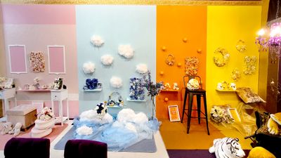カラフルな推し色壁でいろんな撮影を楽しめます - アルルスタジオ☆熊本市のレンタルスペース&セルフ写真館 3F アルルの誕生日☆映えるレンタルスペース＆スタジオの室内の写真