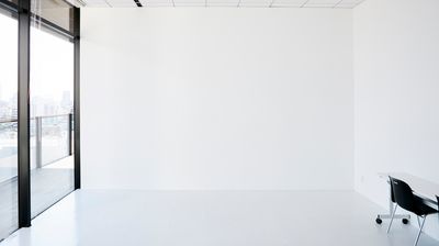 株式会社TOKYO BASE 撮影スタジオ シンプルな白壁・白床で使いやすい撮影スタジオの室内の写真