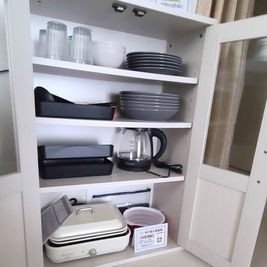 IKEAのコップやカトラリー、電気ケトルは無料でお使いいただけます - アルルのおうち☆熊本市のレンタルスペース&セルフ写真館 アルルの白い城1☆ホワイト基調のプリンセス空間の室内の写真