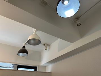 天井が高いので解放感がありあます。 - レンタルサロン「ブランエミュ」の室内の写真