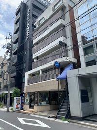 こちらのビルの3階にございます。 - minoriba_赤坂六丁目店 レンタルサロン　グリーンルームの外観の写真