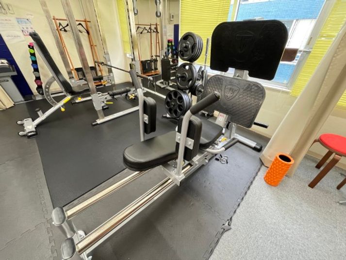 パワーラックのレンタルジム｜②右側の部屋 - MIYAZAKI GYM新宿店