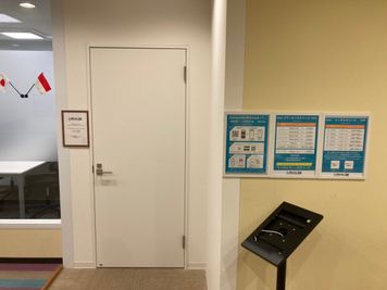 店舗入口（セルフチェックイン） - CoWorks24鷺沼駅前店 貸し会議室Bの入口の写真