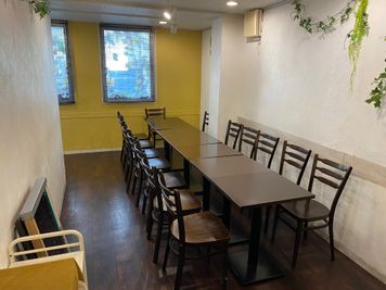 パーテイー、ミーティング用レイアウトイメージ - 湯島カフェ 湯島・上野　キッチン付きレンタルスペースの室内の写真