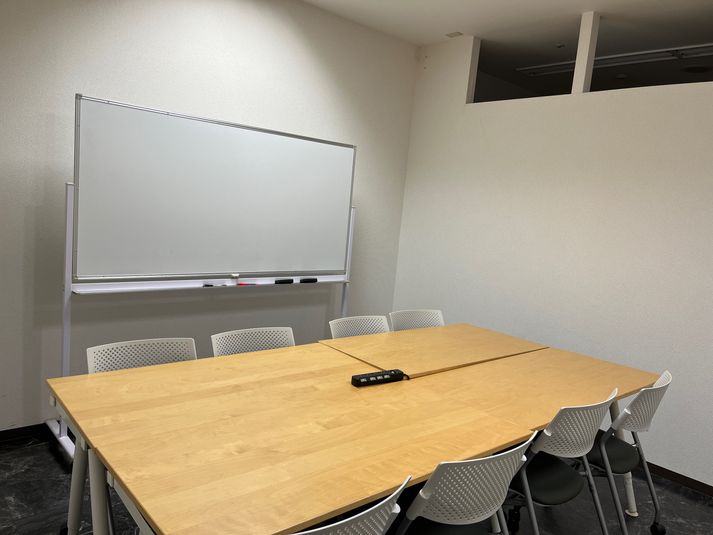 第三会議室(半個室) - TAKASAKI BASE 第３会議室8席（～8名様）半個室の室内の写真