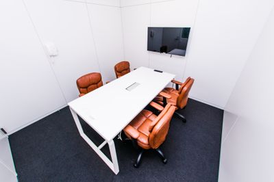 博多・呉服町駅徒歩３分【ZOOM会議やリモートでも使える】最大４名会議室５０２ - i Growth Ship