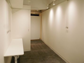 ギャラリー3：13㎡ - レンタルスペース 　パズル浅草橋 カフェイベントスペース120㎡+ギャラリー展示/控室50㎡の室内の写真
