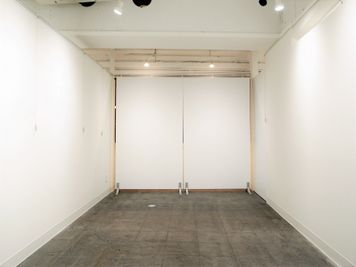 ギャラリー2：16㎡ - レンタルスペース 　パズル浅草橋 カフェイベントスペース120㎡+ギャラリー展示/控室50㎡の室内の写真