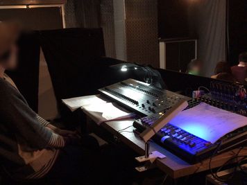 しもきたドーン 劇場、スタジオ、多目的スペースの室内の写真