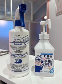 受付にアルコール消毒をご用意しております。 - minoriba_西宮和上町店 レンタルサロン　サロンAの設備の写真