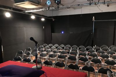 しもきたドーン 劇場、スタジオ、多目的スペースの室内の写真