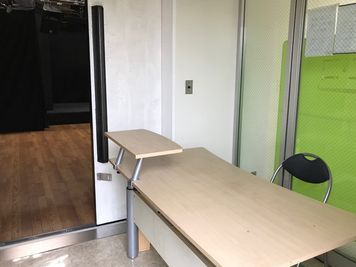 しもきたドーン 劇場、スタジオ、多目的スペースの室内の写真