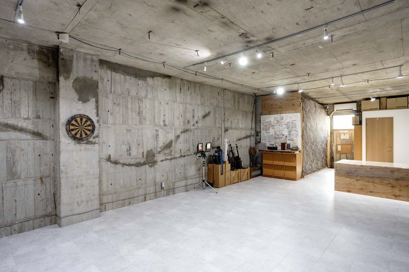 コンクリート剥き出しのレンタルスペース - スタジオバーチカル