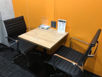 感染症対策としてアクリル板をご用意しております。 - PERSONAL SUITE 吉祥寺 【ROOM B】1～2名で利用できる完全個室！の室内の写真