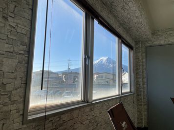 ５名個室から見える富士山 - FUJISAN VALLEY レンタルスペース5名個室の室内の写真