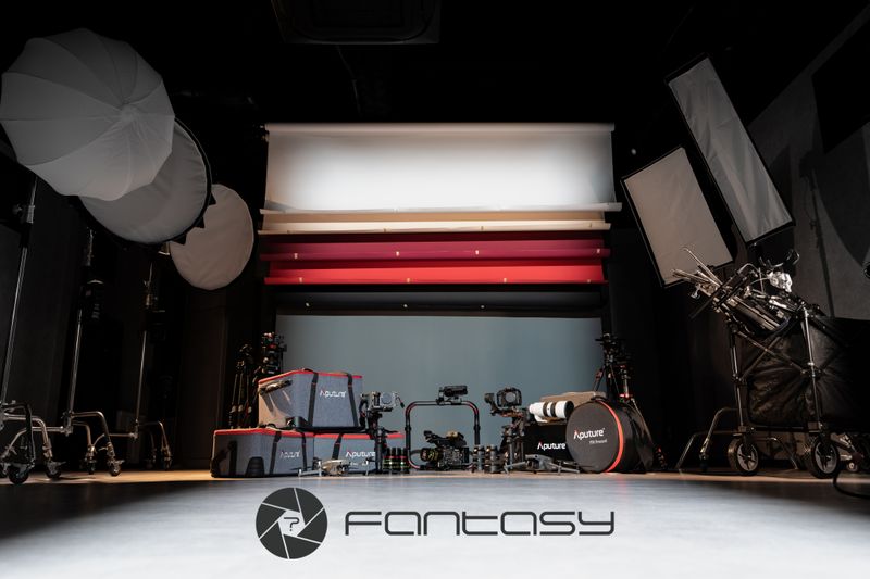 電動式バックペーパーと本格的照明機材付きレンタルスタジオ - コンセール白壁4F