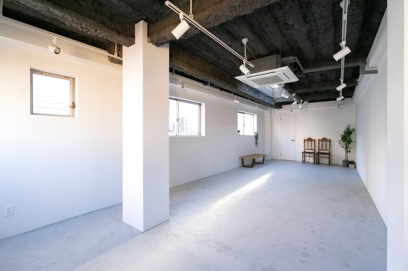 自然光の入る白背景のレンタルギャラリー・撮影スタジオ - Studio HEIM（スタジオハイム）
