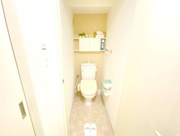 トイレは洋式でウォシュレット付きです。 - 白を基調としたキレイなお部屋『コットン』 大宮レンタルスペース『コットン』の室内の写真
