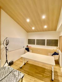 ヨガやトレーニングなどでご利用時は机の利用がなければスタッキングして部屋の端に収納も可能。 - NASA＆⑧ in the Room 受け入れ終了。の室内の写真