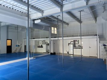 スタジオ内から - レンタルスペース『アート』 レンタルスペースの室内の写真