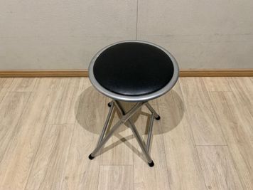 椅子 2脚（背もたれ無し） - PSQ studioの室内の写真