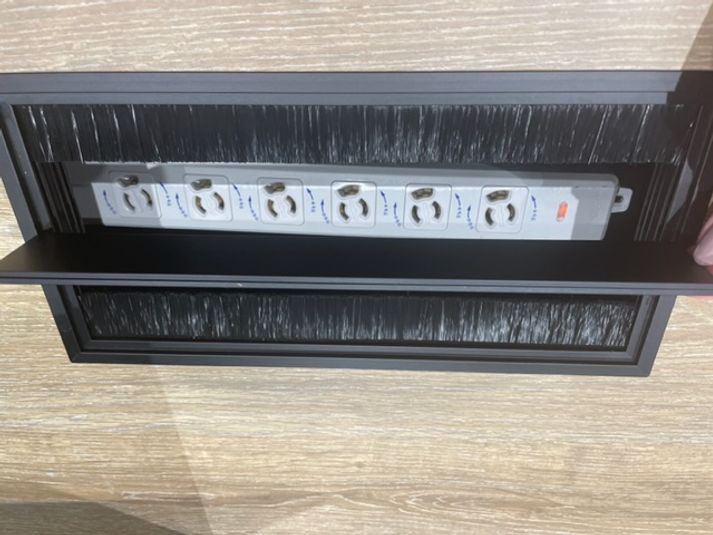 貸し会議室（Meeting Room B) - シェアオフィス　HATA-LARK