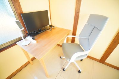 モニター&ワークチェアでビジネス利用も可能！ - 【サロン&ワークEureka】 サロン&ワークEurekaの室内の写真