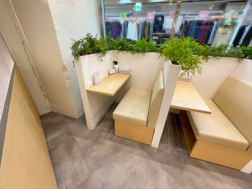 新橋駅 徒歩2分  無料Wi-Fi/電源/テレワーク/web会議 - FEEEP新橋店
