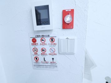・照明スイッチ
・注意書き - STUDIOFLAG高田馬場2号店 STUDIOFLAG高田馬場2号店/レンタルスタジオの室内の写真