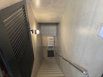 ・地下への階段 - STUDIOFLAG高田馬場2号店 STUDIOFLAG高田馬場2号店/レンタルスタジオの室内の写真