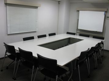 【東京駅八重洲口から徒歩5分・スタッフ常駐】2~12名に適した格安会議室。館内にくつろげる着席可の喫煙室有。 - 貸会議室 オフィス東京