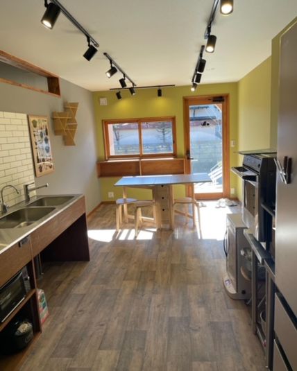 高速ガスオーブン、オーブンレンジ、オーブントースター、炊飯器、パンこね機などの設備をご用意 - necotto labo.（ネコットラボ）の室内の写真