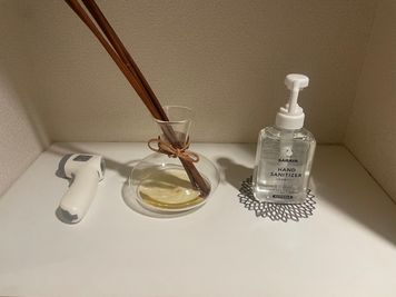 【玄関】
アルコール・体温計 - 渋谷109から徒歩4分のレンタルサロン 渋谷109から徒歩4分/ 24時間 /無休営業/ 完全個室サロンの入口の写真