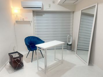 【無料】
折り畳み机 - 渋谷109から徒歩4分のレンタルサロン 渋谷109から徒歩4分/ 24時間 /無休営業/ 完全個室サロンの設備の写真