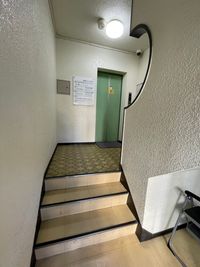 エレベーター入り口　階段３段以外はフラットで、スーツケースも楽々運べます。 - STUDIO ROZE (スタジオロゼ) 池袋 安い お洒落な レンタルスペース-レンタルスタジオ の入口の写真