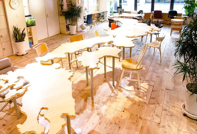 日本列島を模したテーブル　 - HAPON新宿 HAPON新宿　の室内の写真