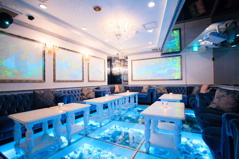 Luxury Bar 『Ciel』 『Ciel』カラオケ付きバースペースの室内の写真