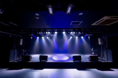 ステージ・照明つきプランもございます。(照明スタッフは別途料金となります) - ジールスタジオ東京 Aスタジオの設備の写真