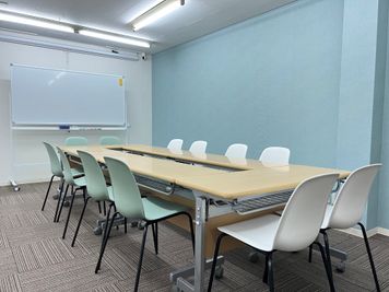 お気軽会議室 京都烏丸 お気軽会議室京都烏丸の室内の写真
