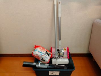 掃除用具 - パーティ・誕生日会【コンビニ0分】オオノビル305「ロココ川口」 ハロウィン🎃2面採光✨ママ会👶優しい日差し💗癒し系スペースの設備の写真