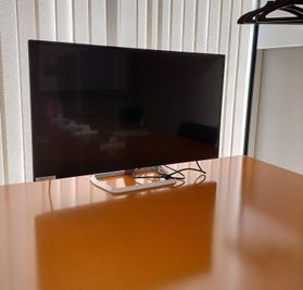 31.5型モニター＆HDMIケーブル無料貸出 - レンタル会議室 ミーティングルーム 2の設備の写真